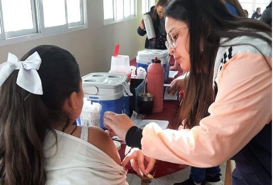 A días del inicio de clases recuerdan completar el carnet de vacunación de niñas y niños en edad escolar