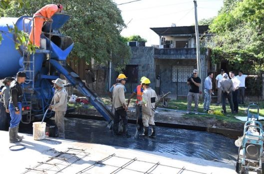 Avanza a buen ritmo la pavimentación de la calle Arenales en la ciudad capital