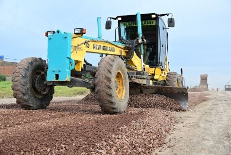 La Municipalidad realizó mejoramiento integral de calles y enripiado en los barrios Salvador Gurrieri y 28 de Junio