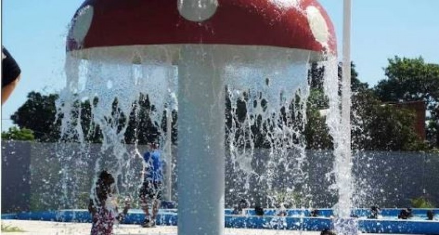 Tres Lagunas disfruta del verano en las instalaciones de su flamante pileta municipal