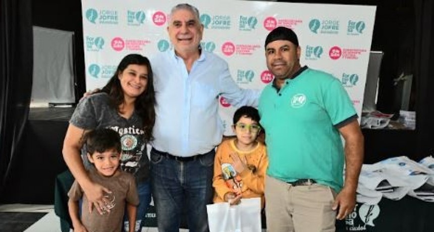 La Municipalidad y el SUTRAMUF entregaron kits de &uacute;tiles escolares para hijos de trabajadores comunales