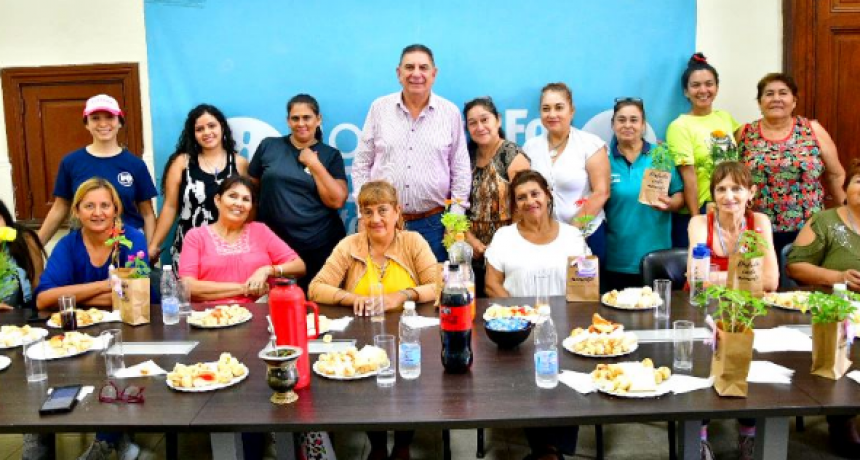 El intendente Jorge Jofré recibió a un grupo de mujeres que realizó el segundo City Tour “Mimándonos”