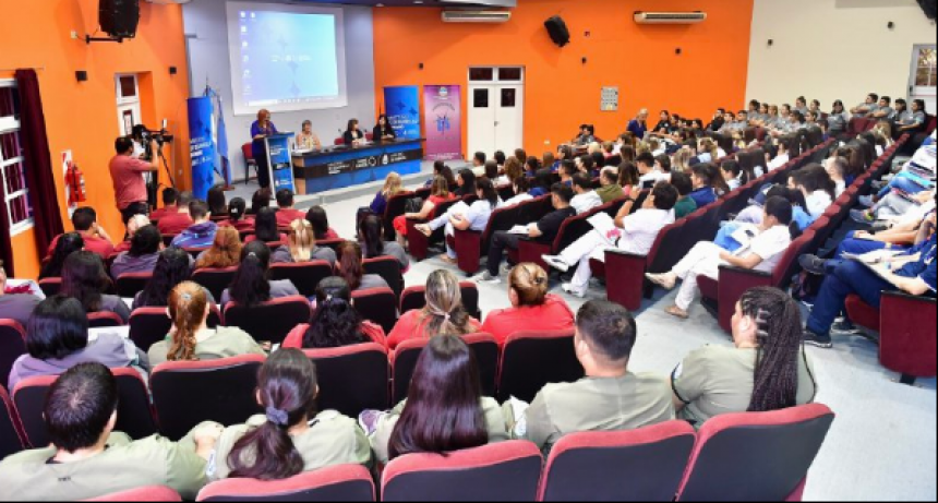 Médicos, enfermeros, odontólogos y residentes recibieron capacitación en género