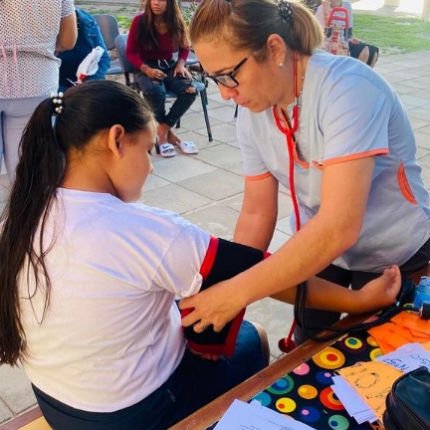 Chequeos integrales de salud para adolescentes de la EPES 57 Con la confección de certificados de aptitud física