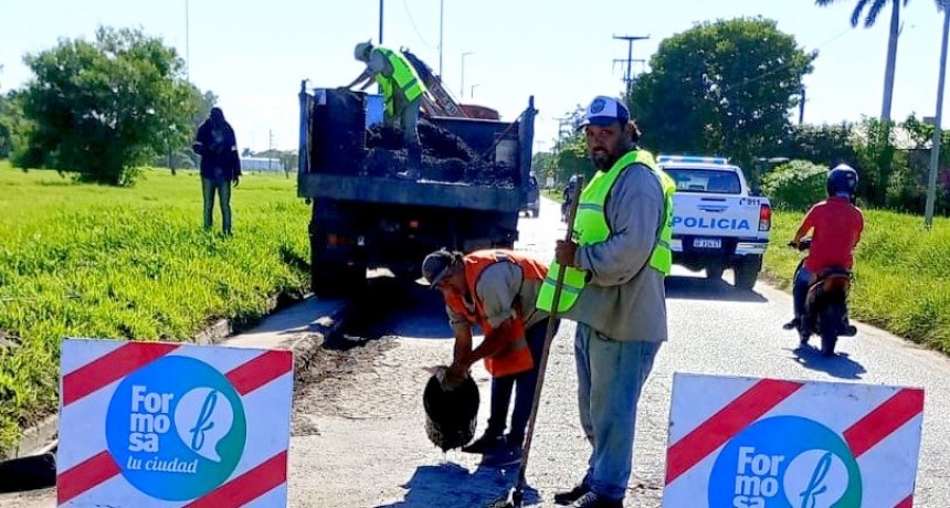 Intensifican obras de bacheo con asfalto en frío para reparar arterias en toda la ciudad