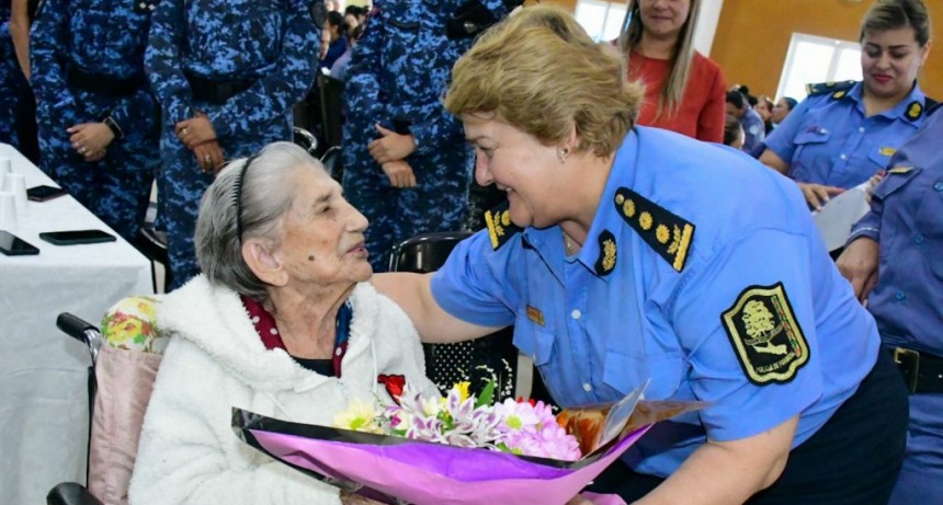 Por el Día Internacional de la Mujer, se homenajeó a más de 600 policías