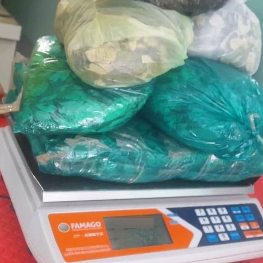 La UEAR detuvo a un septuagenario con paquetes de cigarrillos y hojas de coca