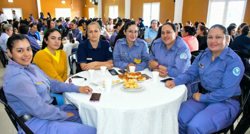 La Policía de Formosa agasajó al personal femenino en el Día Internacional de la Mujer