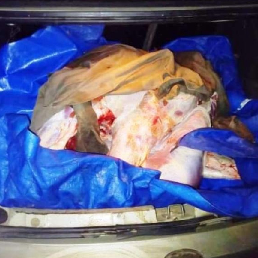 Un hombre transportaba carne vacuna en el baúl de su vehículo y terminó demorado