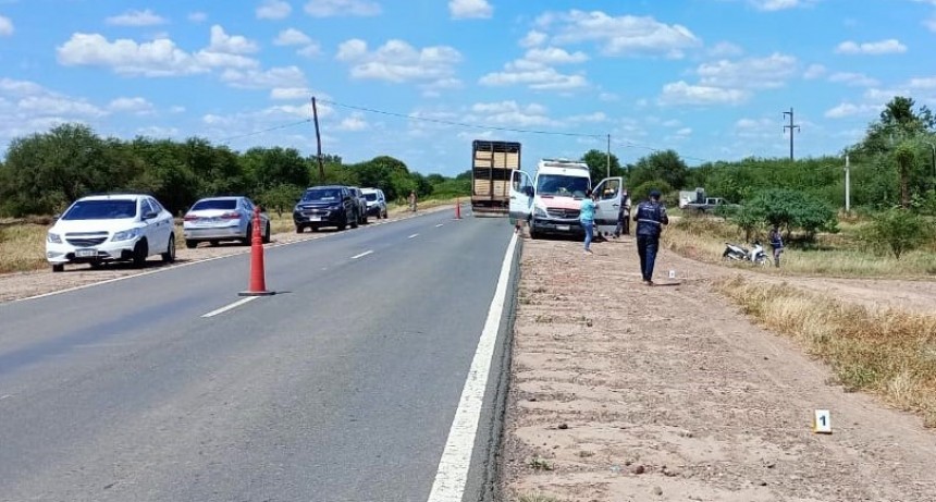 Ibarreta: Una docente perdió el control de su moto, terminó en la banquina y murió