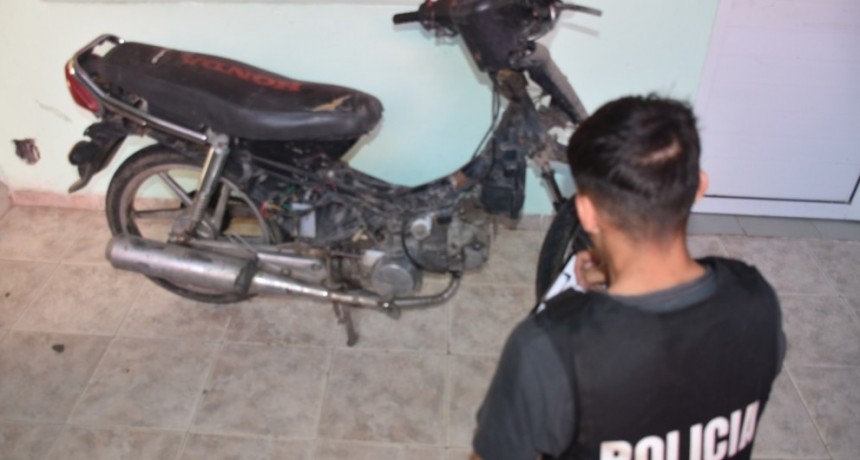 La Policía frustró un robo y luego recuperó una moto robada