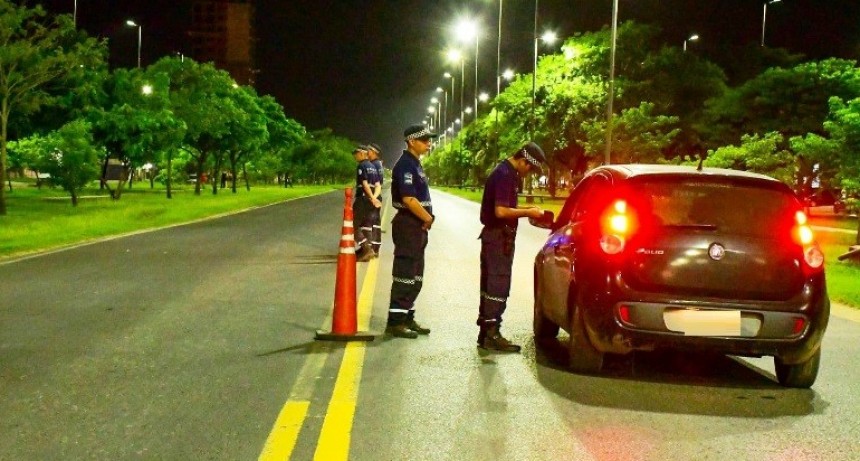 La Policía desplegó un amplio operativo y detectó más de 100_casos de alcotest positivo en conductores