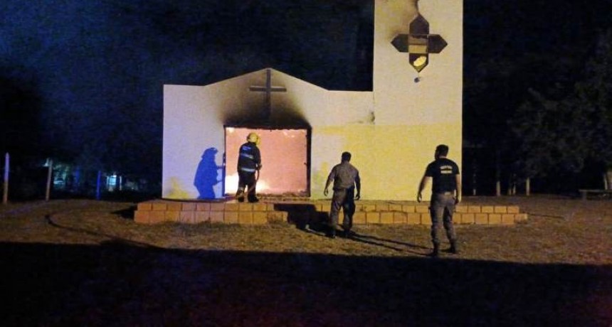 Incendio en una capilla ocasiono importantes daños materiales