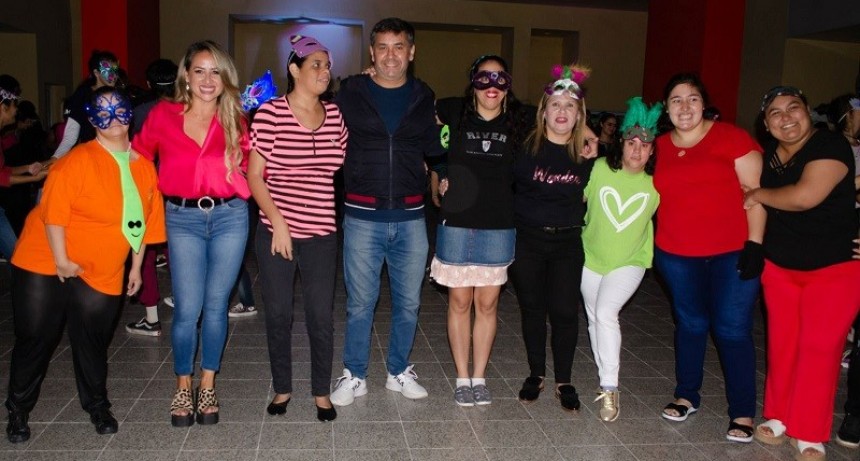 La Escuela Especial N° 1 agasajó a sus estudiantes con una fiesta de antifaces