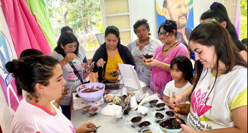 La Fundación para la Asistencia Solidaria enseñó a elaborar huevos y roscas de pascuas