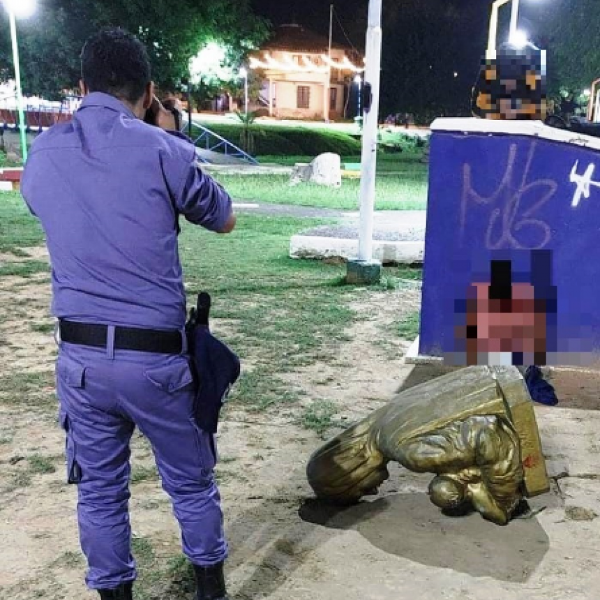 La Policía aprehendió a un hombre que intentó robar la estatua de la Plaza de la Madre en Clorinda