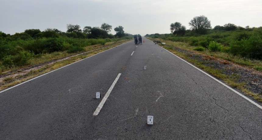 Pozo del Tigre: Un motociclista colisionó un vacuno y falleció
