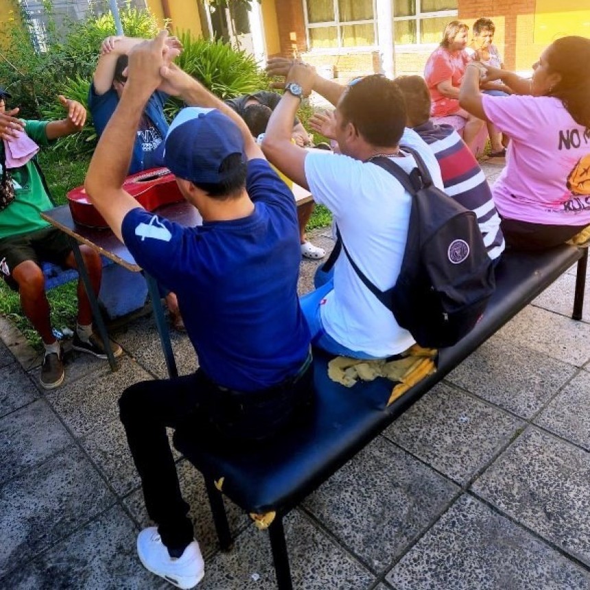 Con mucho entusiasmo los pacientes de salud mental participan del taller de música