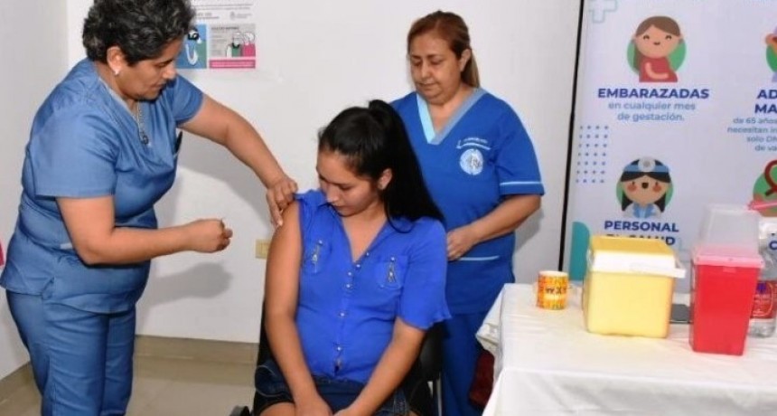 Instan a las embarazadas y puérperas a vacunarse contra la gripe