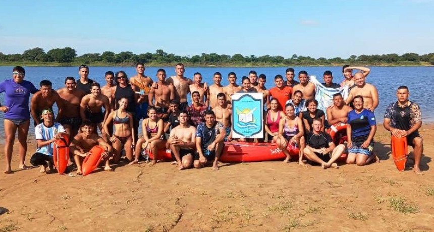Unos 25 Agentes de Policía participaron del Cursillo de Natación y Rescate Acuático