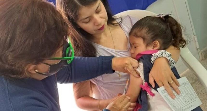 Niñas y niños de seis meses a dos años deben recibir la dosis anual de vacuna antigripal