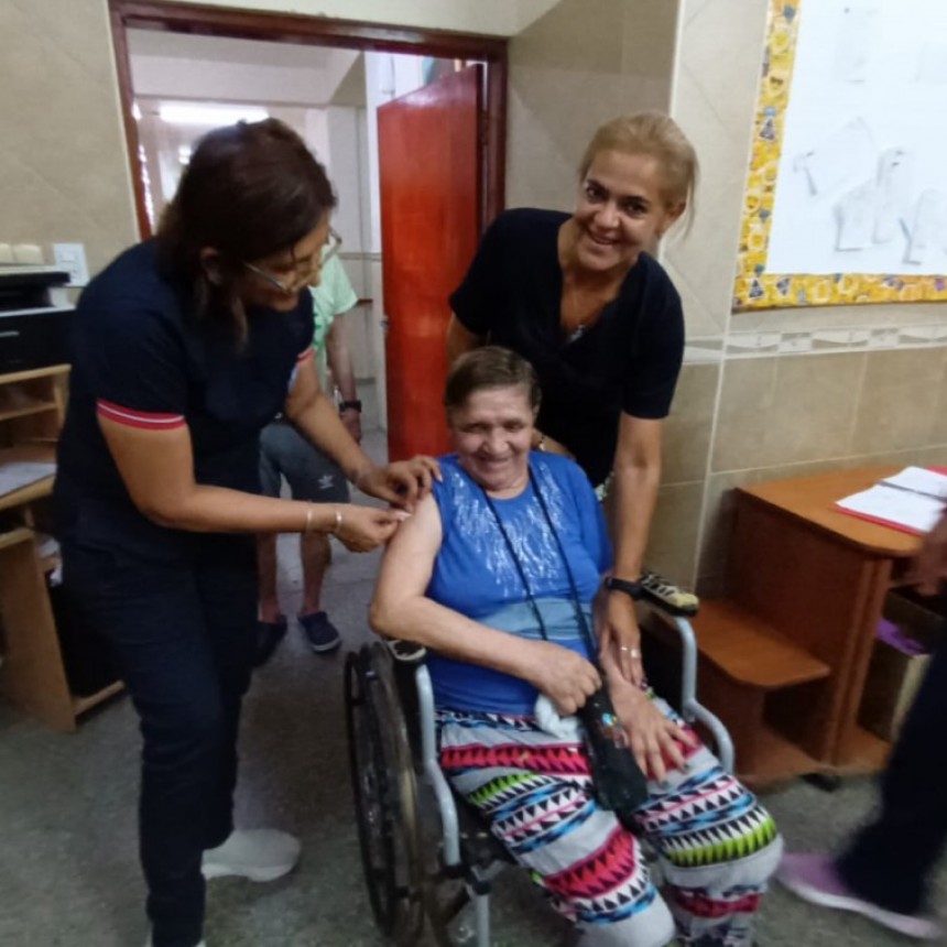 Adultos mayores alojados en residencias de la provincia de Formosa recibieron la vacuna antigripal
