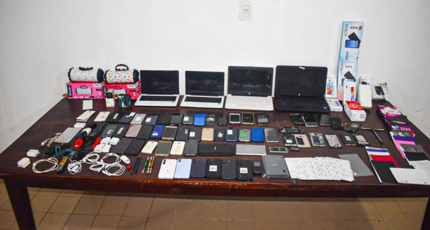 La Policía detuvo a cuatro sujetos, recuperó 50 celulares y otros equipos informáticos valuados en 5 millones de pesos