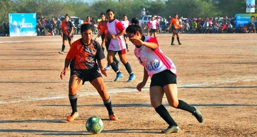 Trabajan en el reacondicionamiento de las canchas de cara al nuevo Torneo de la Amistad “Copa Gildo Insfrán”