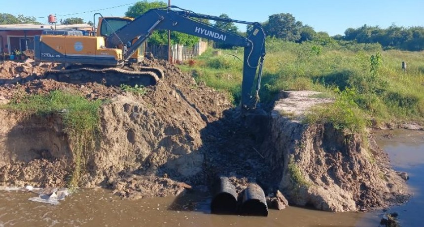 Activa intervención municipal para la puesta a punto de desagües pluviales y vías de circulación