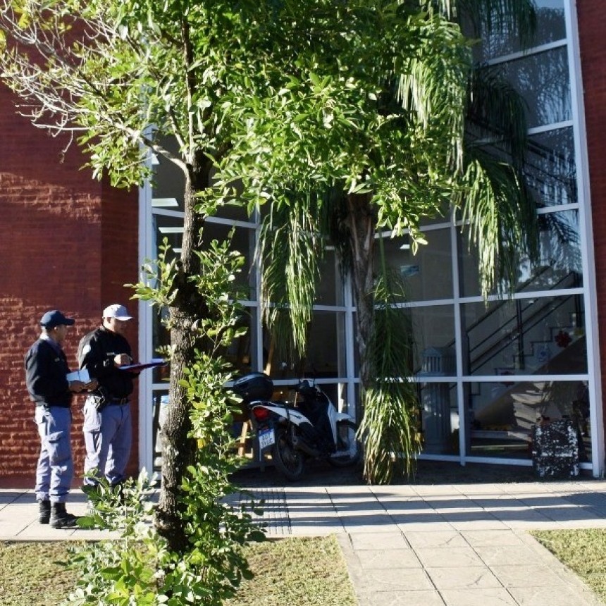 Robó en la biblioteca de una escuela y fue detenido por la Policía