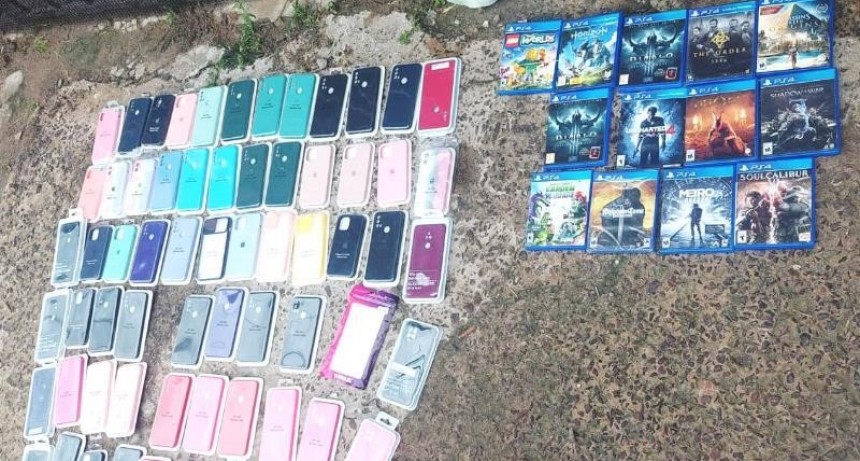 La Policía recuperó videojuegos y accesorios para celulares sustraídos de un local comercial del barrio San Francisco