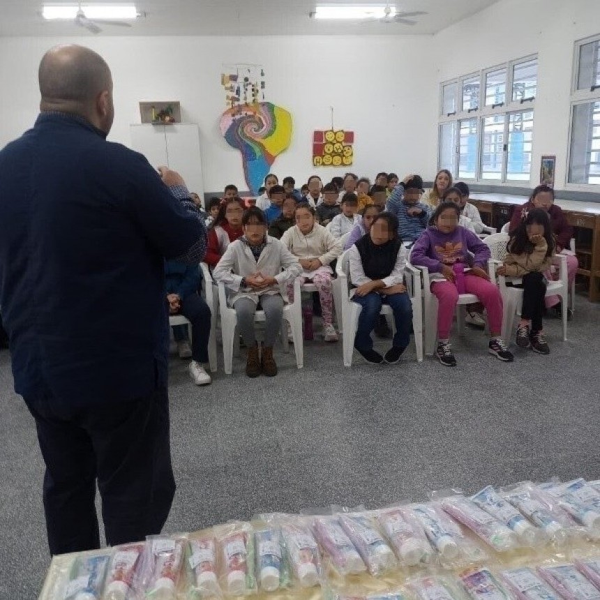 El centro de salud del barrio 7 de Mayo enseña a los escolares de la zona a cuidar la salud bucodental