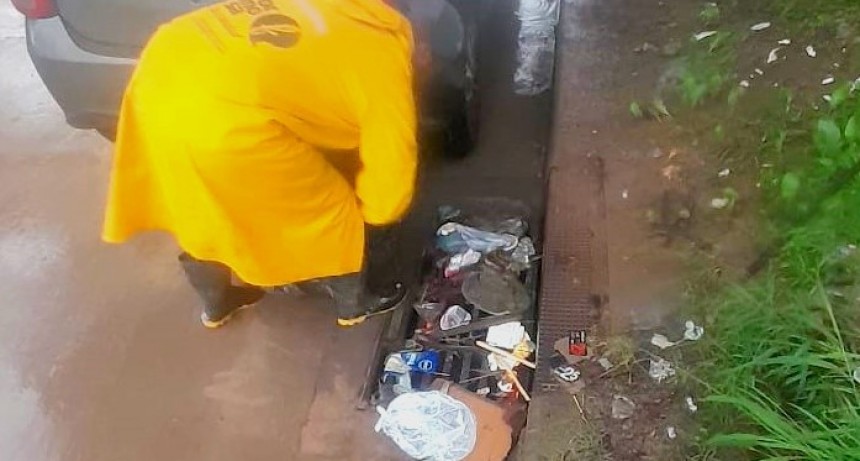 El Comando de Emergencia de la Municipalidad accionó en toda la ciudad para mitigar efectos del temporal