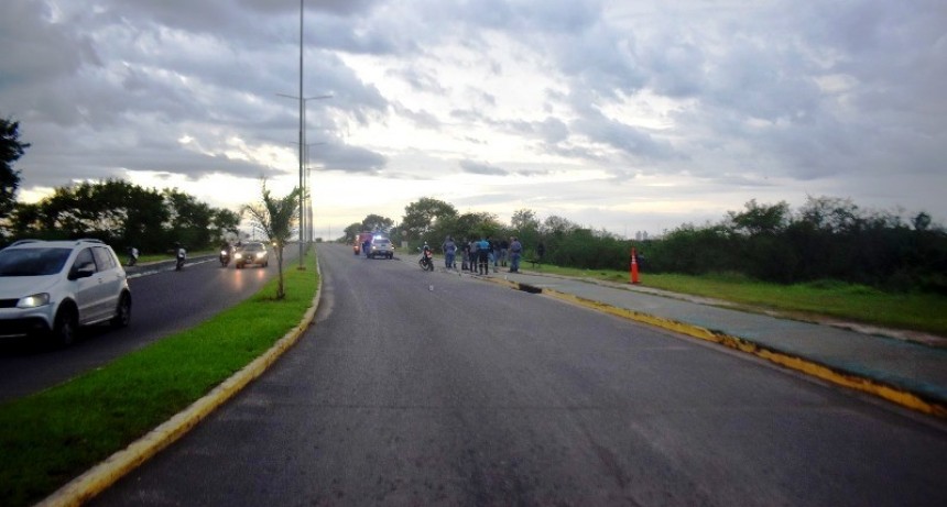 Un vehículo con dos ocupantes despistó en la avenida Ribereña