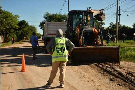 El municipio intensifica tareas de mantenimiento vial en el barrio 12 de Octubre