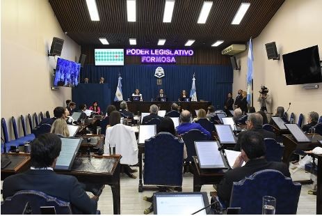 Legisladores aseguraron que &ldquo;se escuchan todas las voces&rdquo; para regular el uso de celulares en las aulas