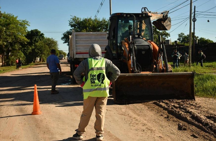 EL MUNICIPIO INTENSIFICA TAREAS DE MANTENIMIENTO VIAL RN EL BARRIO 12 DE OCTUBRE 