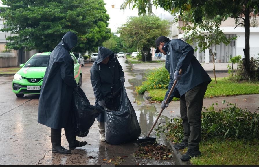 MUNICIPAL : Cuadrillas municipales trabajan en toda la ciudad de Formosa
