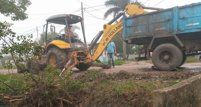 TRABAJOS DE DRENAJE EN BARRIOS CUADRILLAS ACTIVAS EN TODA LA CIUDAD