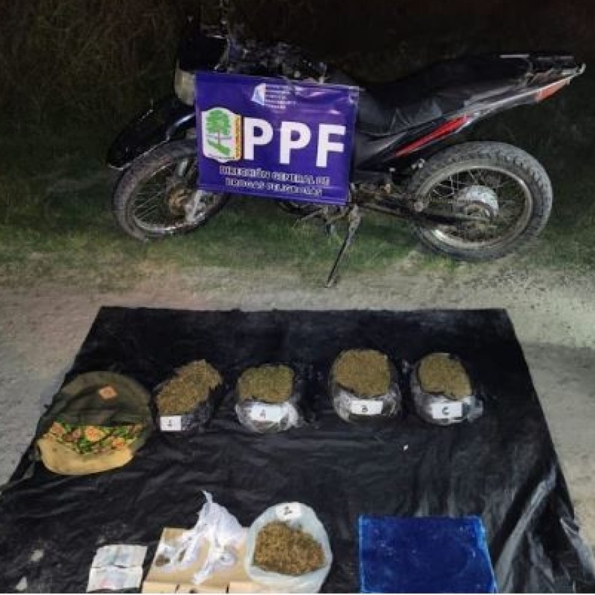 La Polic&iacute;a secuestr&oacute; m&aacute;s de cuatro kilos de marihuana y detuvo a dos hombres