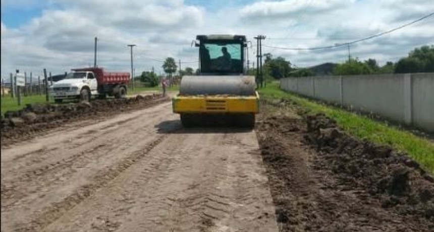 MUNICIPAL :  INTENSO TRABAJO DE MANTENIMIENTO VIAL EN DISTINTOS BARRIOS DE LA CIUDAD