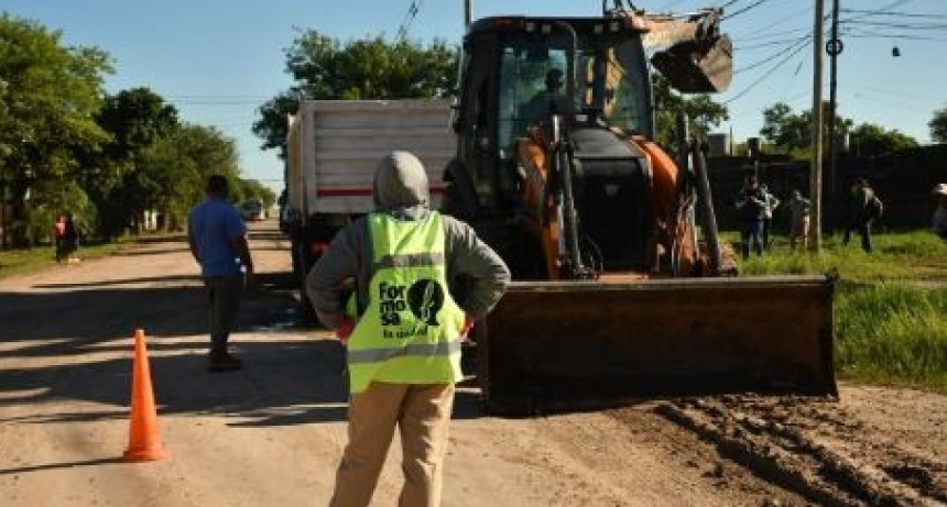 El municipio intensifica tareas de mantenimiento vial en el barrio 12 de Octubre
