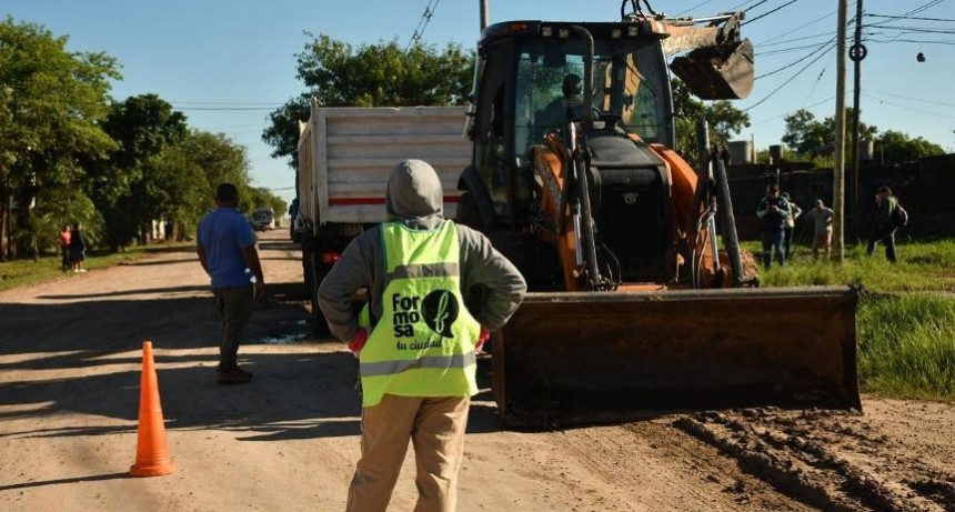 EL MUNICIPIO INTENSIFICA TAREAS DE MANTENIMIENTO VIAL RN EL BARRIO 12 DE OCTUBRE 
