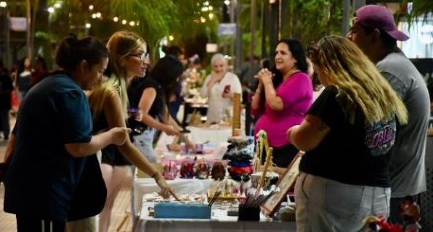 Con importante convocatoria se realiz&oacute; la Feria Emprendedora en la peatonal Rivadavia
