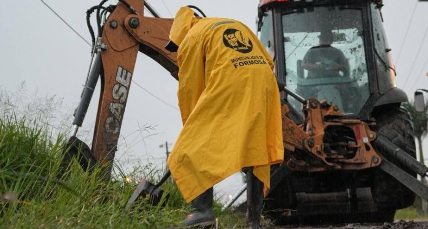 LA MUNICIPALIDAD TRABAJ&Oacute; DURANTE LA JORNADA EN DISTINTOS SECTORES DE LA CIUDAD PARA MITIGAR EFECTOS DE LA LLUVIA 