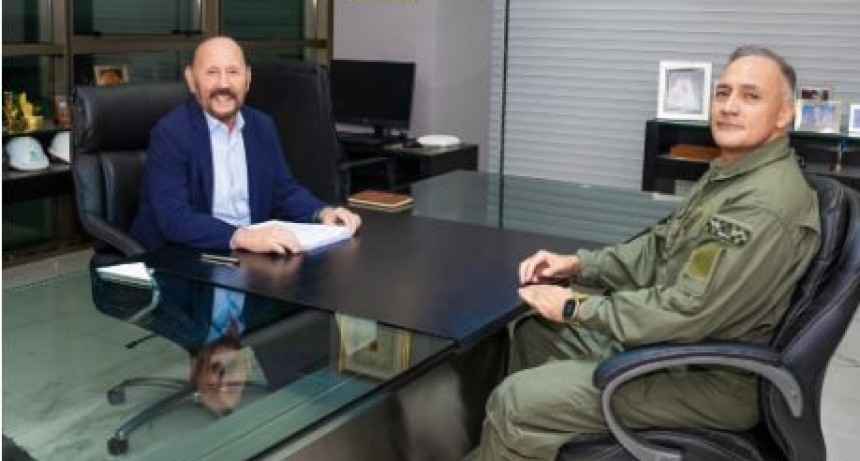El gobernador Insfr&aacute;n se reuni&oacute; con el nuevo jefe de la Base A&eacute;rea Militar Resistencia