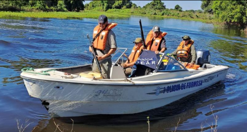 La Unidad de Asuntos Rurales realizó un operativo en embarcación por riachos