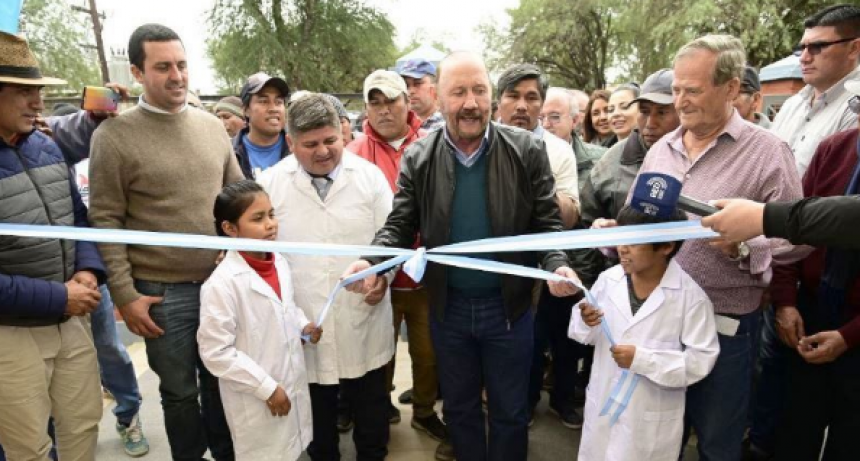 Insfrán cerró el segundo día de gira en el oeste inaugurando la obra educativa 1468 de su gestión