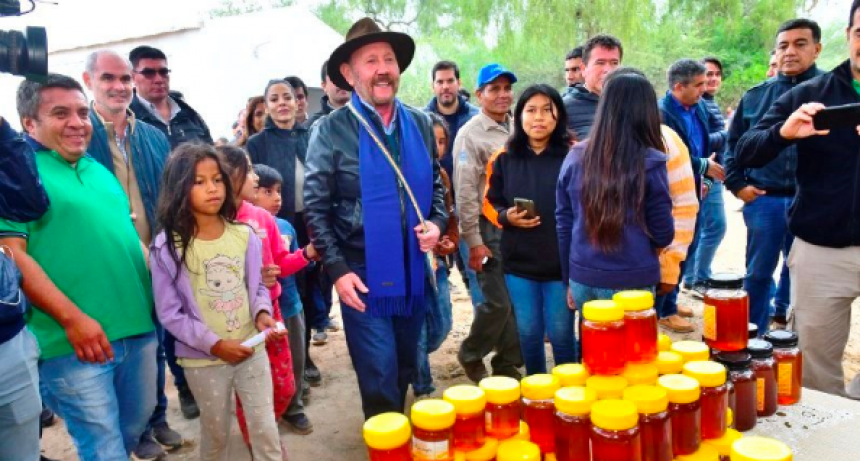 Al visitar el predio del PROAPE, Insfrán dejó inaugurada la fábrica de harina de algarroba