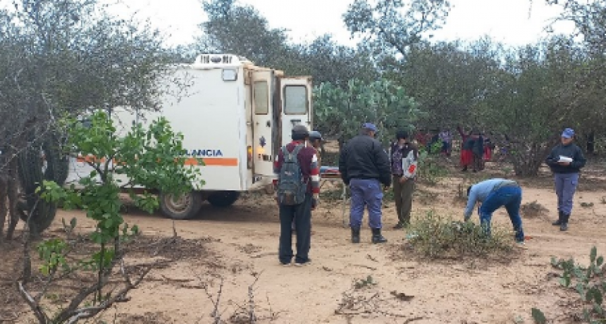 Perdió el control de su moto, chocó contra un árbol y falleció